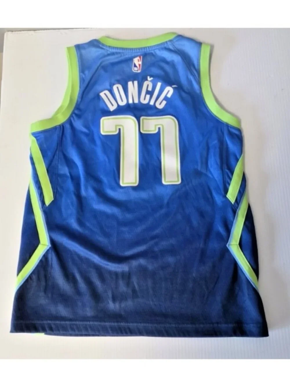 2019-20 Dallas Mavericks Luka Doncic #77 City Edition Nike Jersey Kids M (10/12)